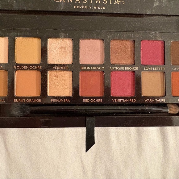 Anastasia Beverly Hills Modern Renaissance Eyeshadow Palette - Picture 5 of 6
